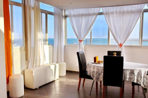 Apartamento moderno com vista para o mar